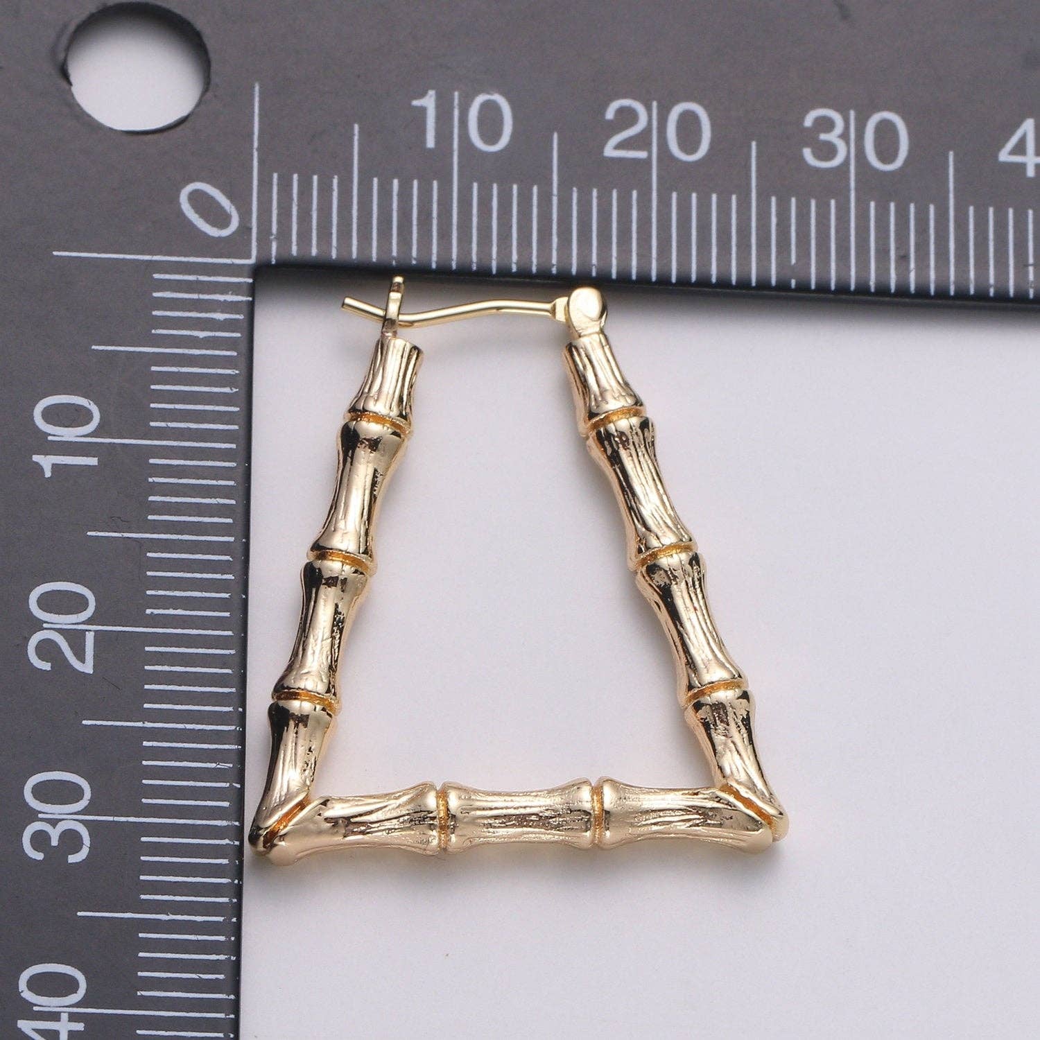 Aim Eternal - Wholesale Hoop Earrings - 1 pair Trapezoid BAMBOO HOOP earrings Gold Bamboo Earring Tr1