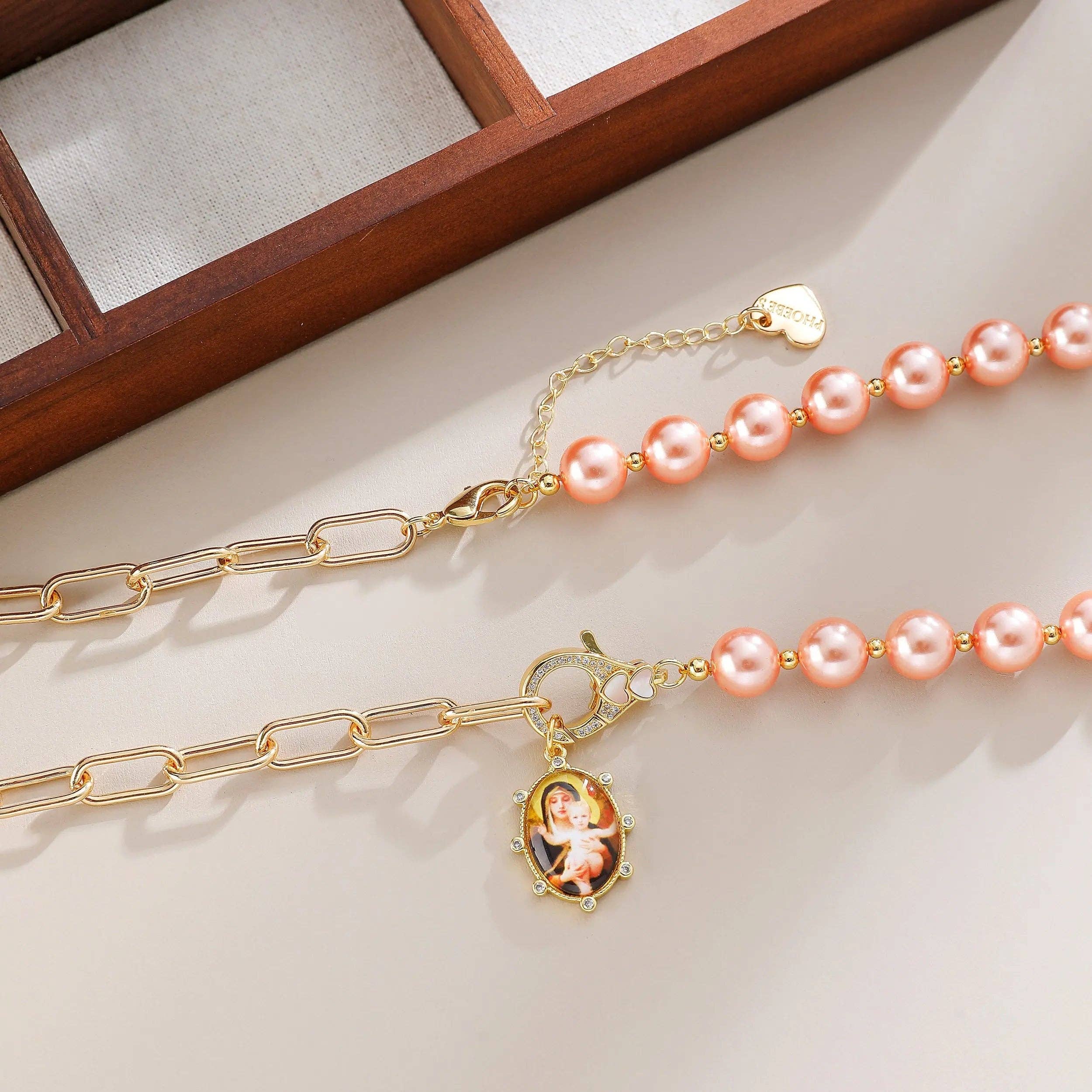 PHOEBE´S – wholesale Pendant/charm necklace – Collar de la Madre María | Medalla Milagrosa | Joyería Personalizada2