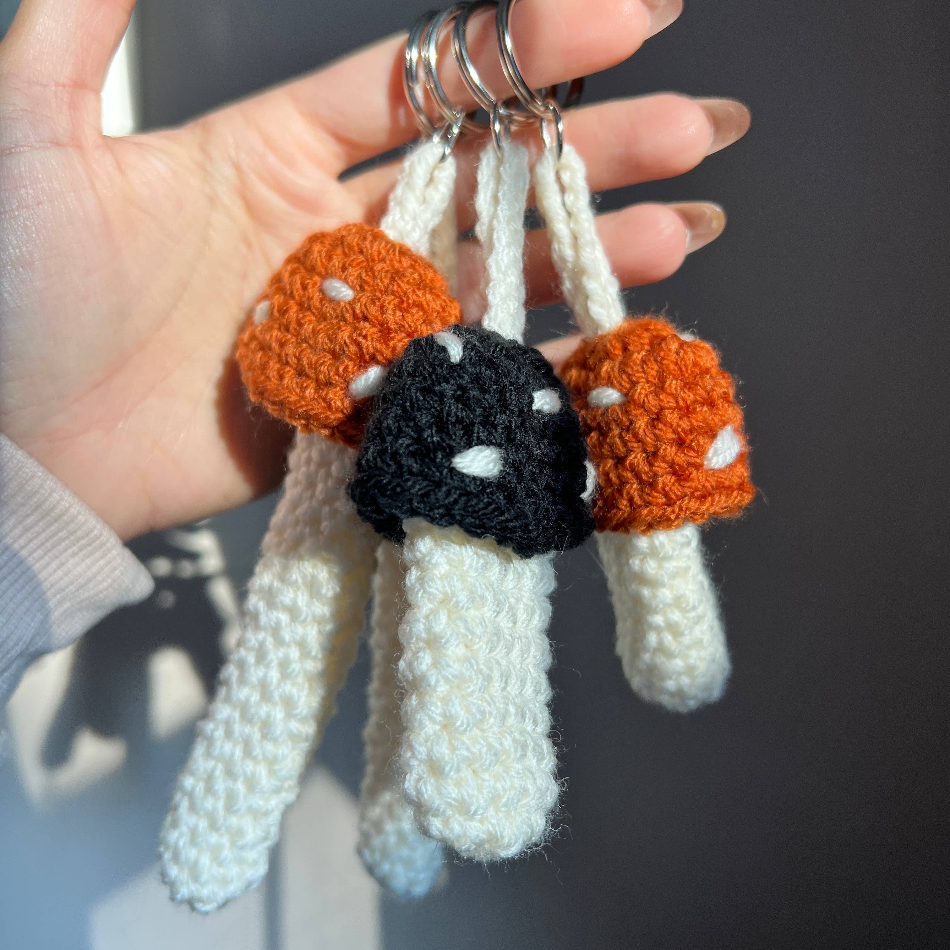 The Cozy Tangerine - Vente Porte-clés – femme - Porte-clés champignon | Briquet au crochet et porte-baume à lèvres5