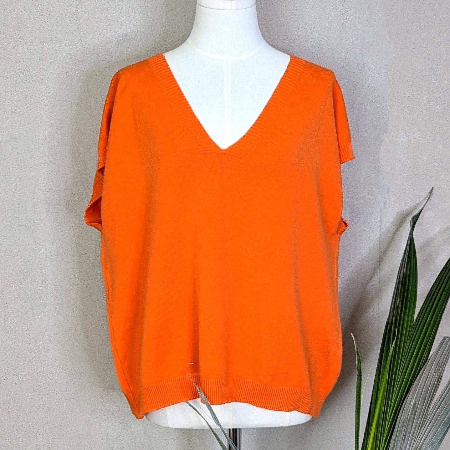 Tempest Designs – wholesale Knit top – Women's – Viscose mix knitted tank top with V-neck6