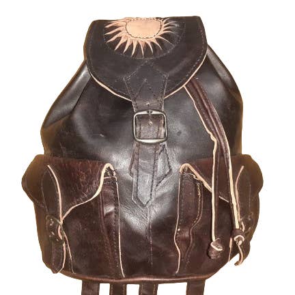 Kleiner Rucksack mit doppelter Taschenklappe und Sonnenmotiv aus Marrakesch für den Großhandel von Hecho a mano