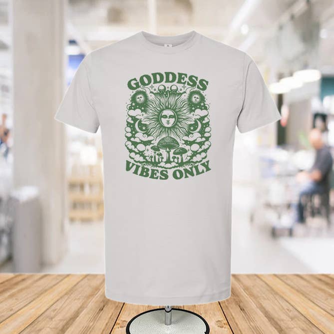 Gudinnan Vibes Tee för wholesale av Infidel Nation Apparel