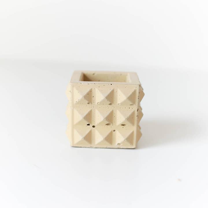 Branded Concrete – Engroshandel Bordpynt – Mini Pyramide Cube