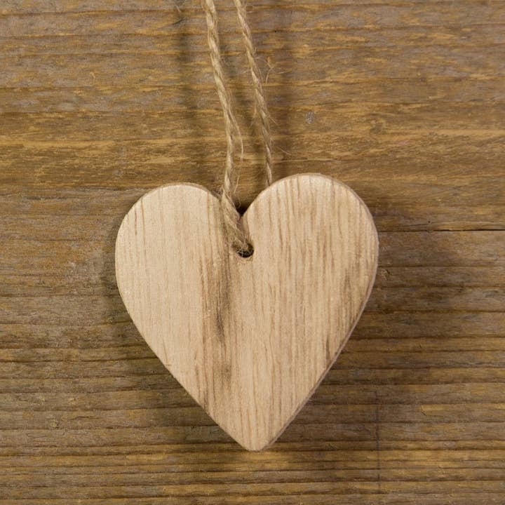 Set di 24 appendini regalo a forma di cuore in legno per la vendita all'ingrosso da parte di kadopapier.net