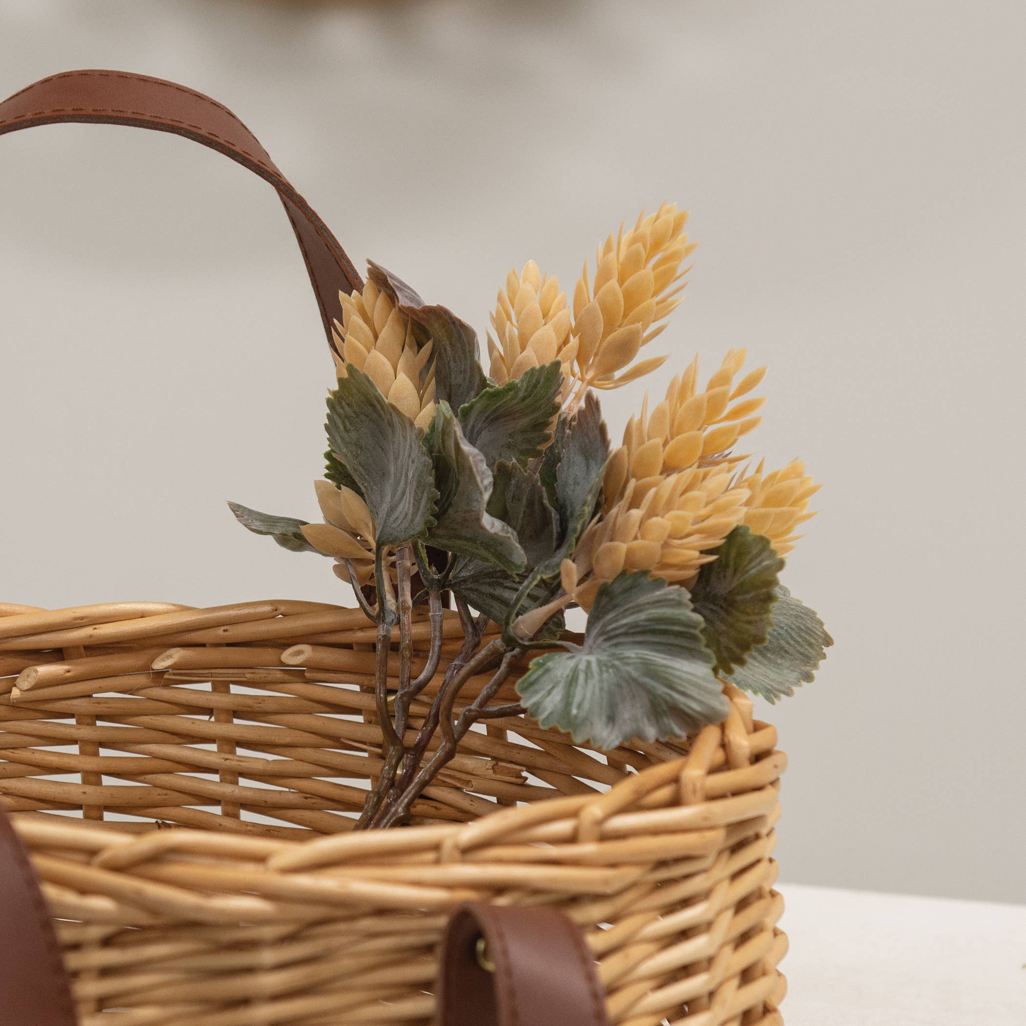 Saybrook Lane - Wholesale Artificial Plant - Dusty Beige Hops Pick - 9.5"1