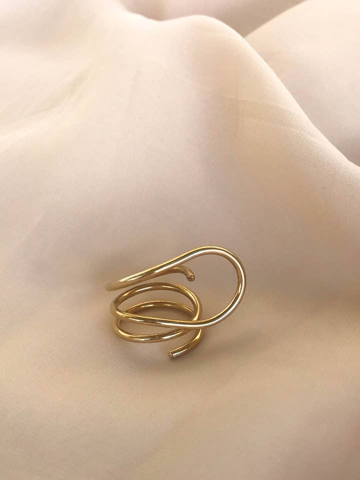 Fluir Ring for wholesale by Dos Pinceles