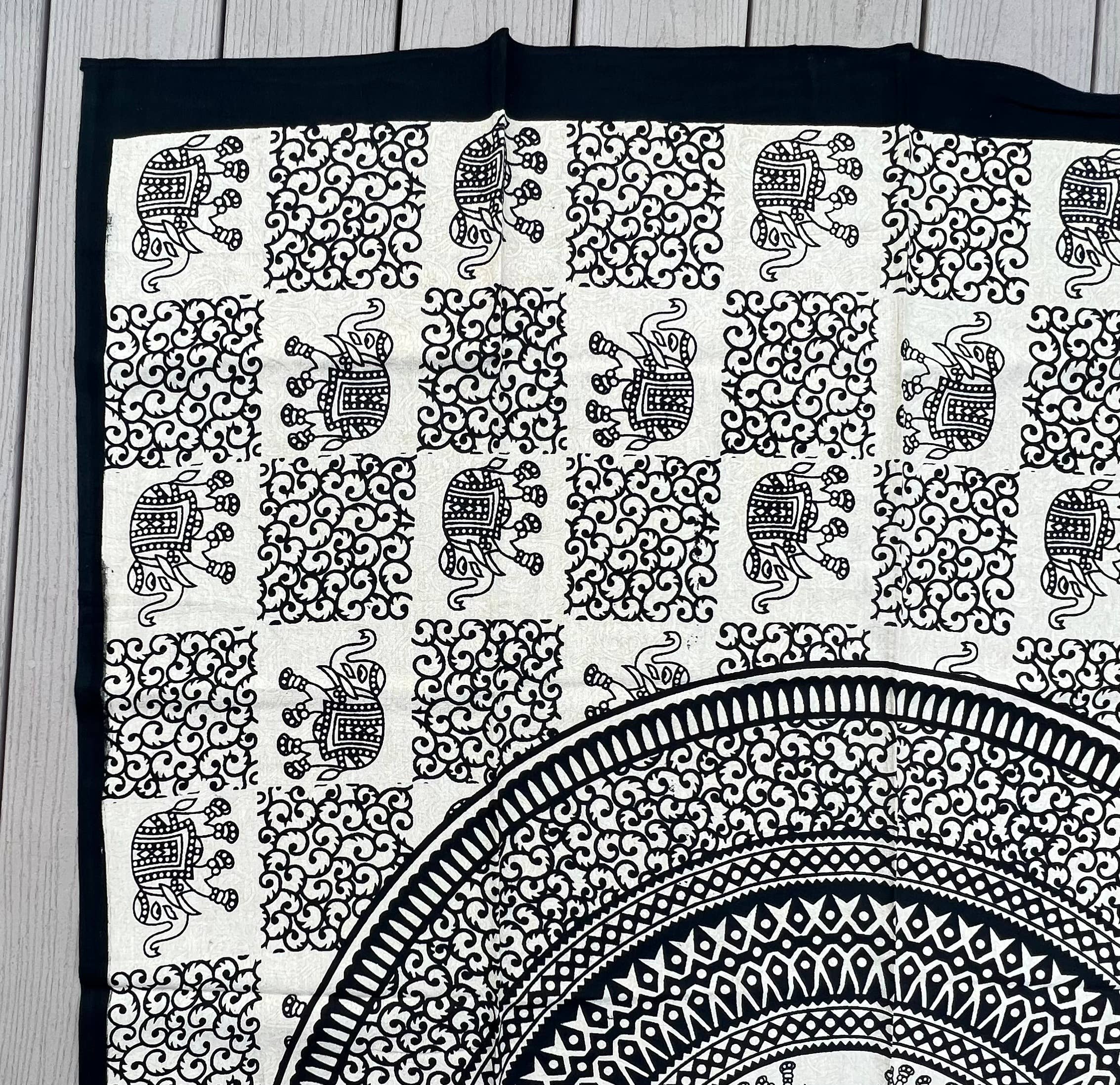 Lungta Imports - Vendita all'ingrosso Arazzi/Tessuti d'arredo - Arazzo Elephant Mandala 80 «X50" Bianco7