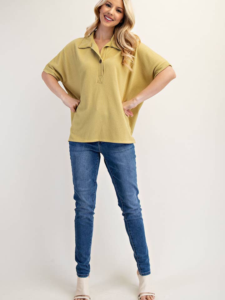 Celeste Clothing - Vendita all'ingrosso Top in maglia - Donna - TOP A COSTE TAGLIA FORTE CON COLLETTO E MANICHE CORTE - CT2391331