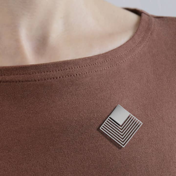broche magnétique "graphique" - losange argenté pour la vente par tout simplement
