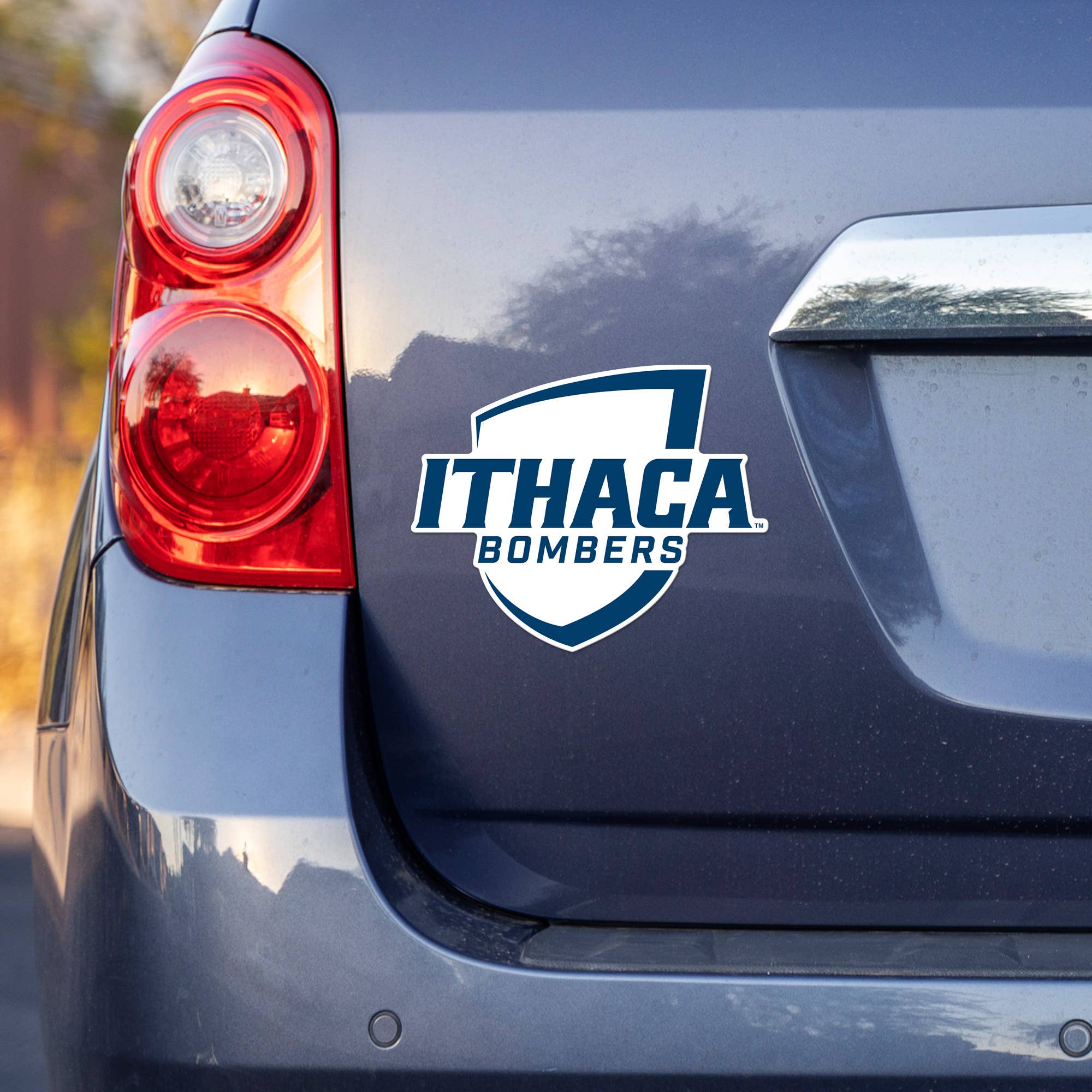 Rico Industries - Vente Breloque décorative pour voiture – unisexe - NCAA Ithaca Bombers Autocollant Découpé Moyen1