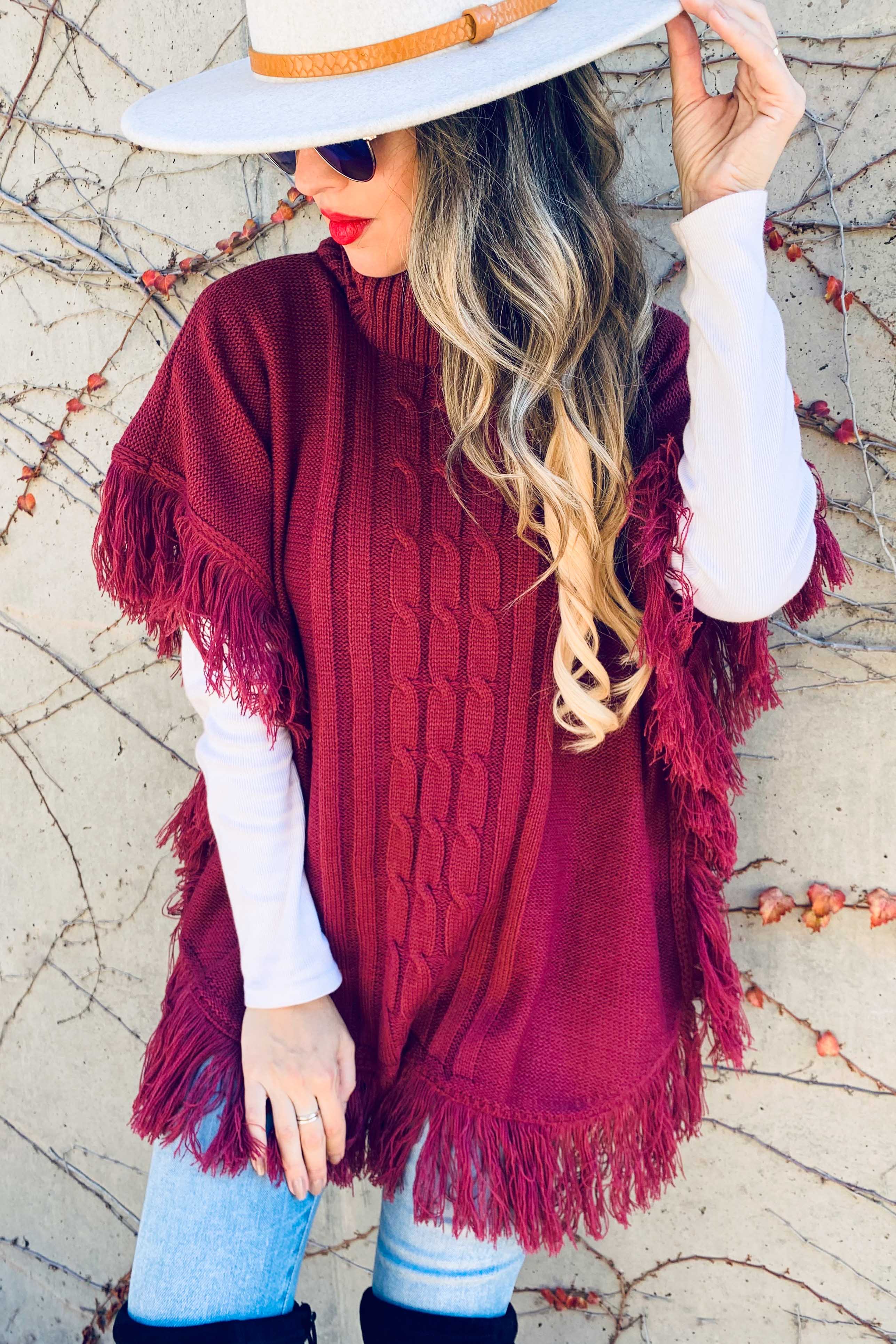 Berry Poncho a tunica in maglia a tunica con frange Berry in vendita all'ingrosso su Faire1