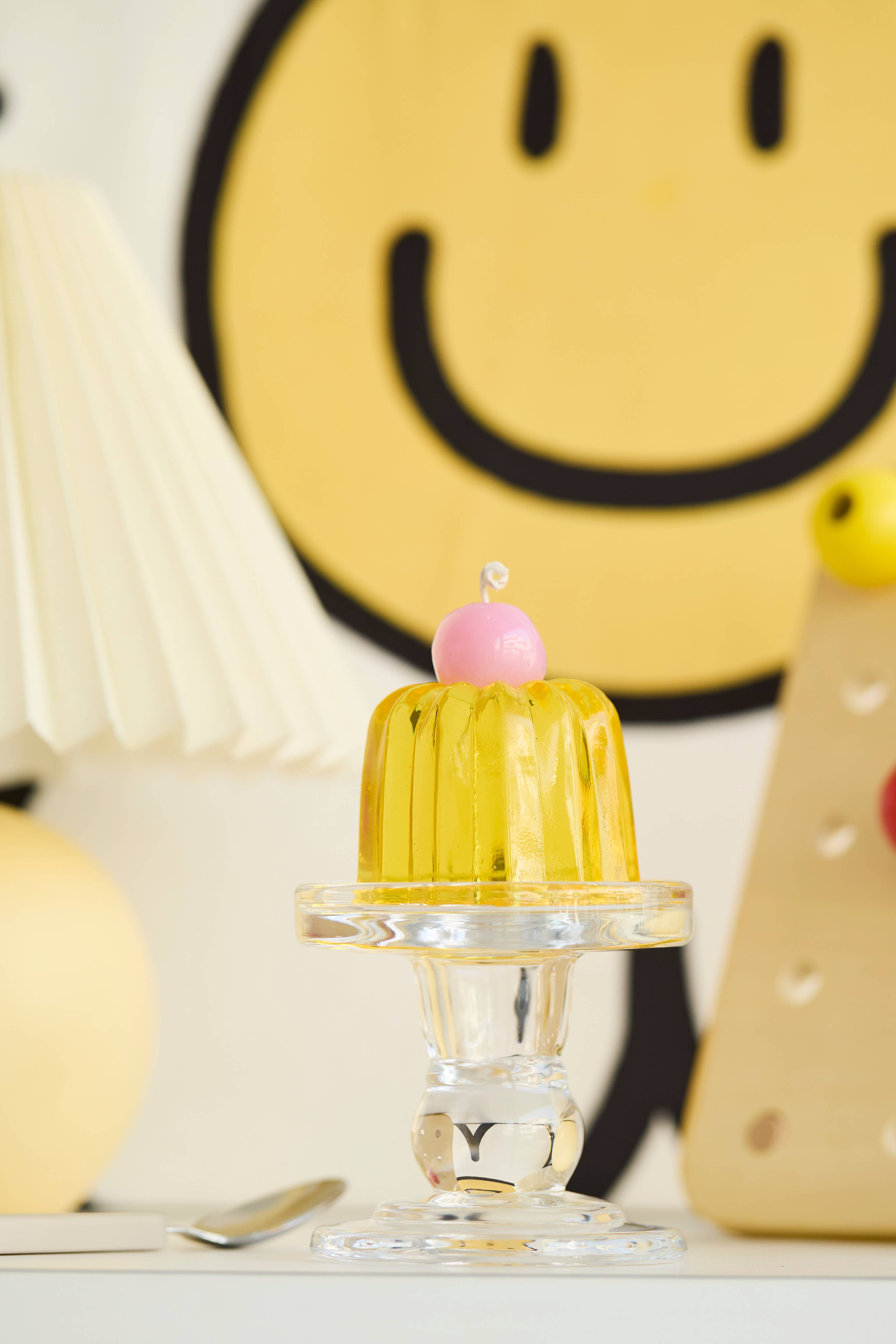 Bodi Candle – wholesale Prydnadsljus – Handgjord jellyljus | Chemistry med gul Canelé och rosa körsbär2