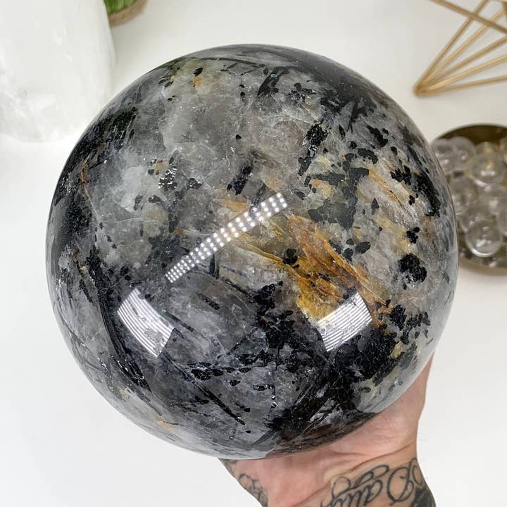 Kristallkvarts med svart turmalin JÄTTE sfär för wholesale av Rock Paradise