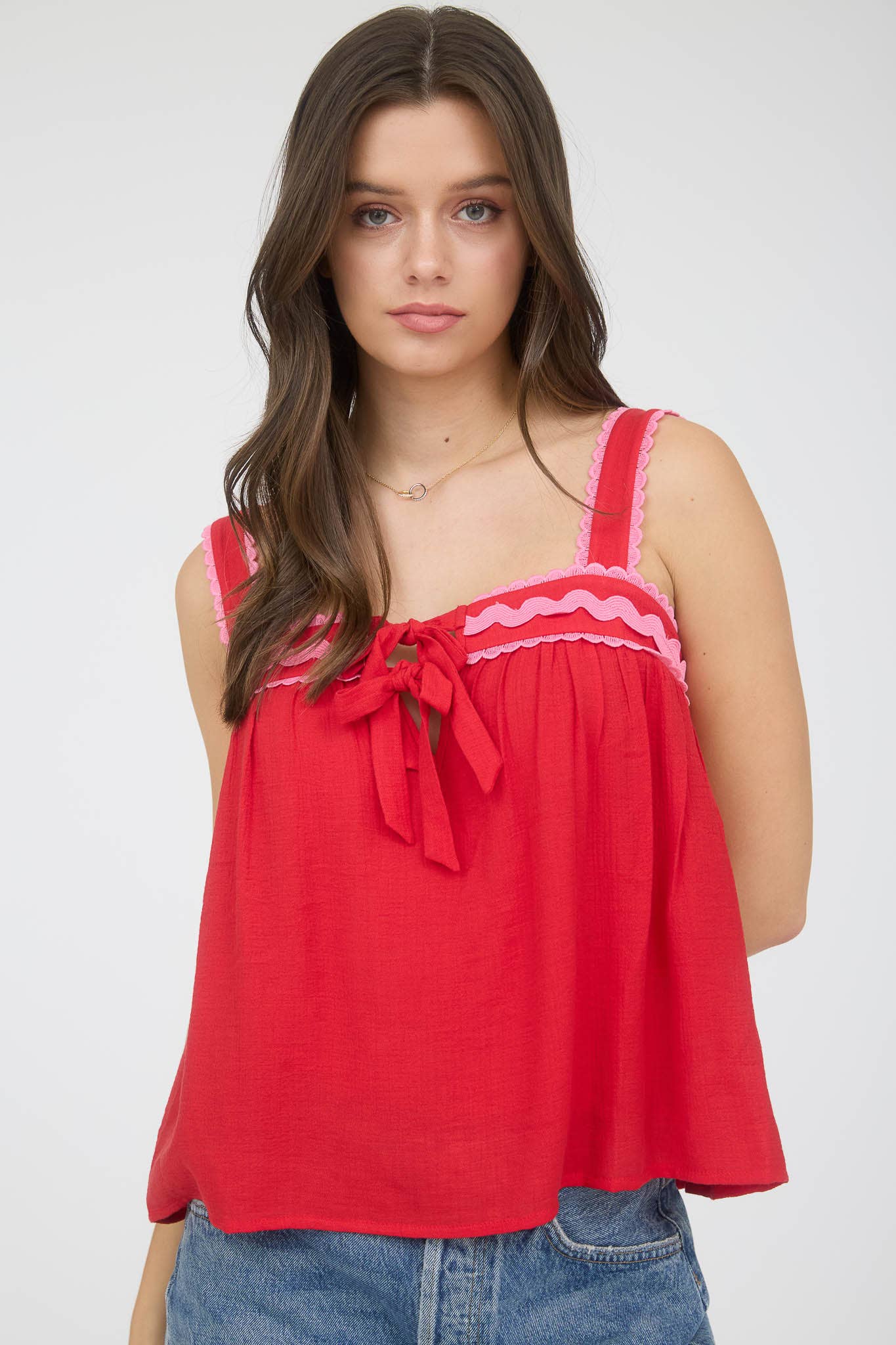 Blu Pepper - Vente Chemisier – femme - Blouse sans manches à bord ondulé avec fente avant et nœud15