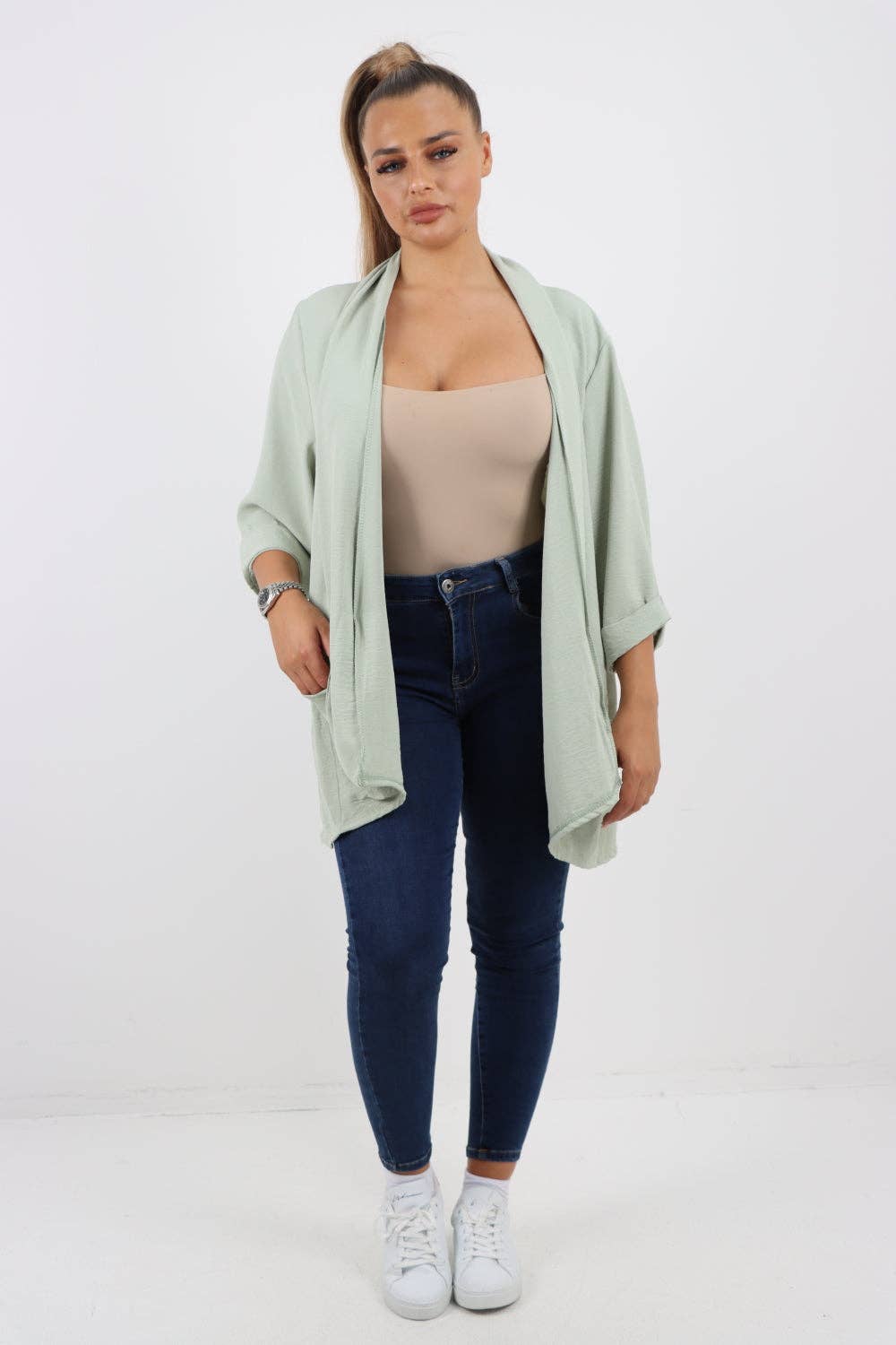 Miss Bold - Venta al por mayor Chaqueta - Mujer - Chaqueta ligera italiana con manga 3/4 y frente abierto28