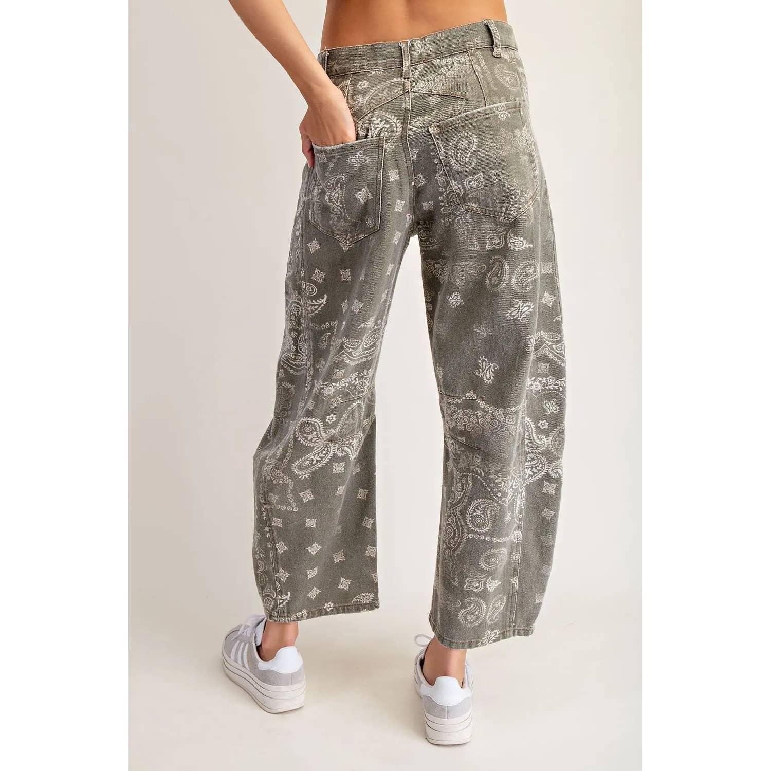 STYLE USA – Großhandel Hose – Damen – Mineralgewaschene Jeans mit Paisleymuster8
