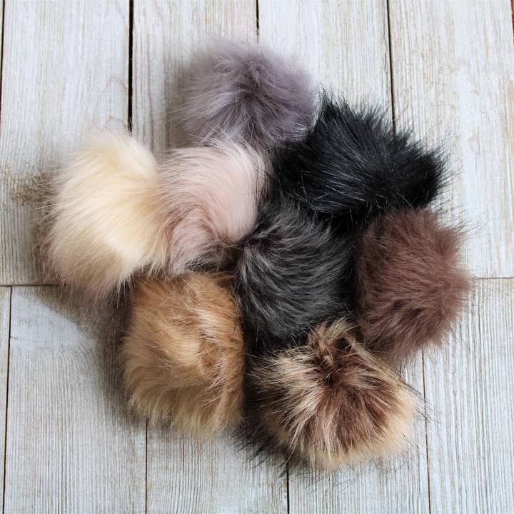 RamsGirl Design - Venta al por mayor Llavero - Mujer - Llavero de pompón de piel sintética, llavero de pompón de forma de bola