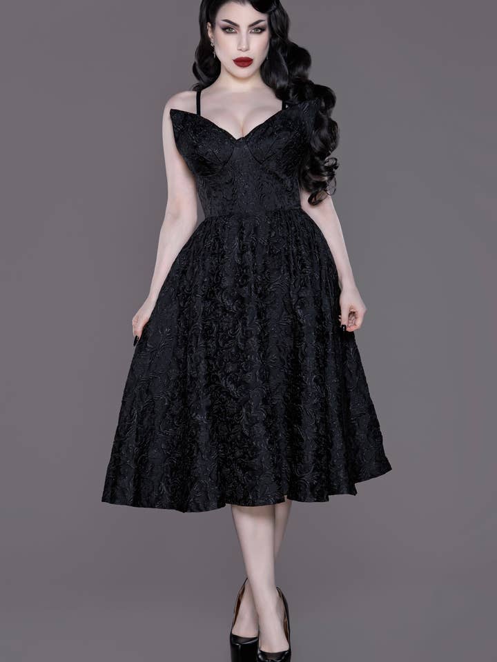 Weasel Wear – Vestido - Mulher por atacado – Vestido Evasê de Damasco Dragão - Vestido Evasê de Brocado Preto com Busto Esculpido (Edição Realeza Sombria)