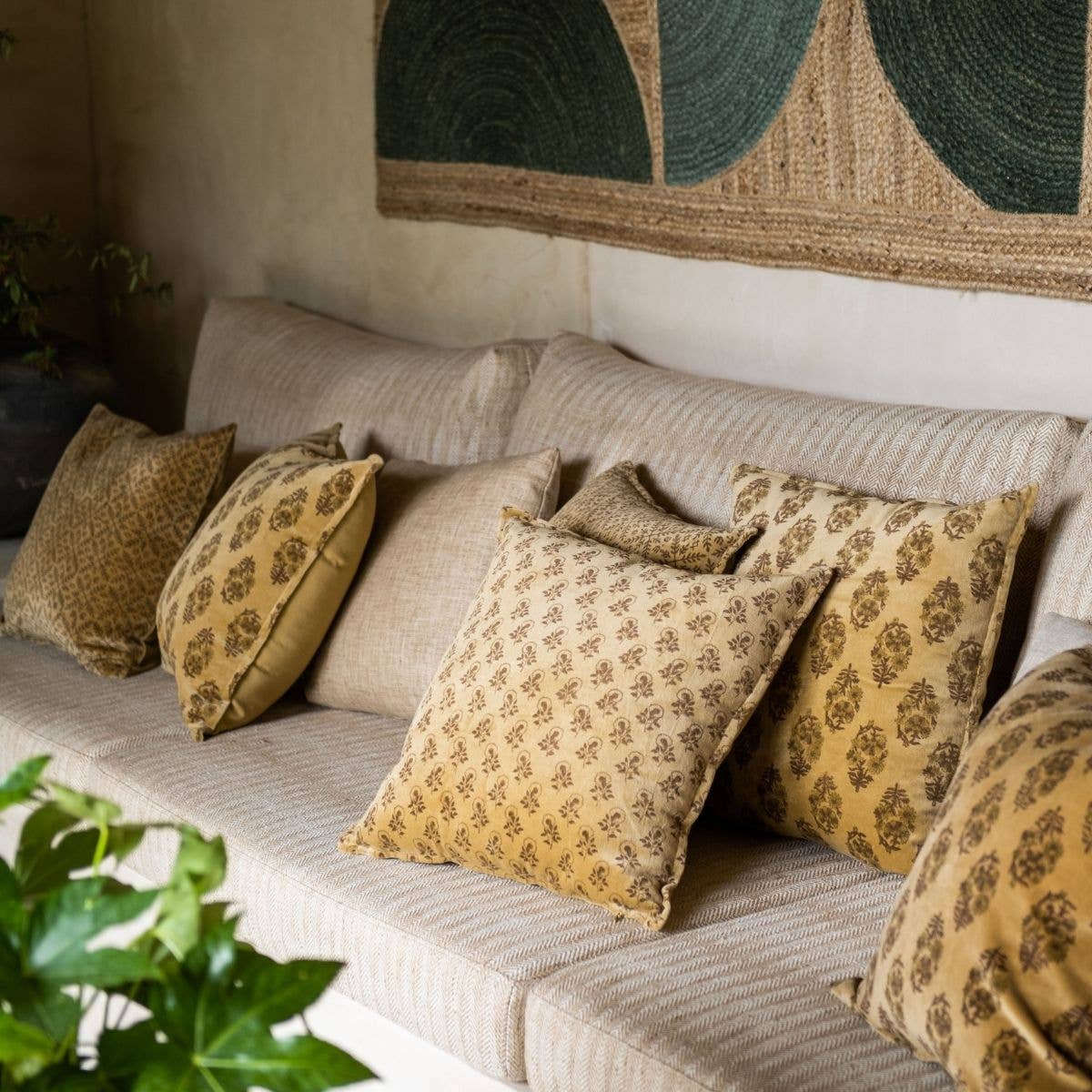 Andrea House – Großhandel Zierkissen – Vintage Kissen aus gelbem Samt 45 x 45 cm3