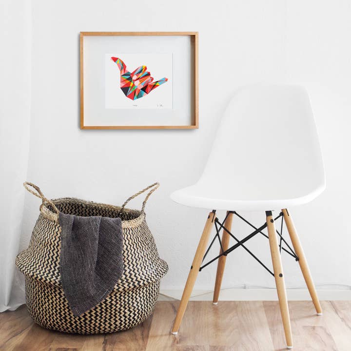 Shaka - Impression artistique à la main géométrique positive rouge multicolore pour la vente par Factory West