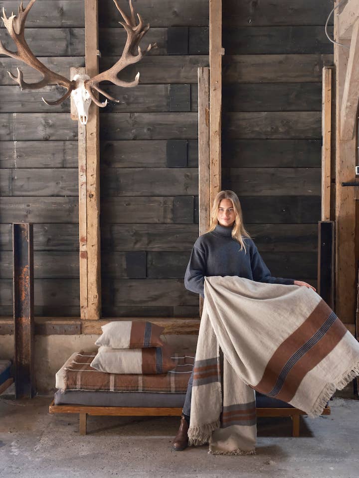 Sienna Plaid Marrone 140x220cm lino-lana per la vendita all'ingrosso da parte di Libeco Home