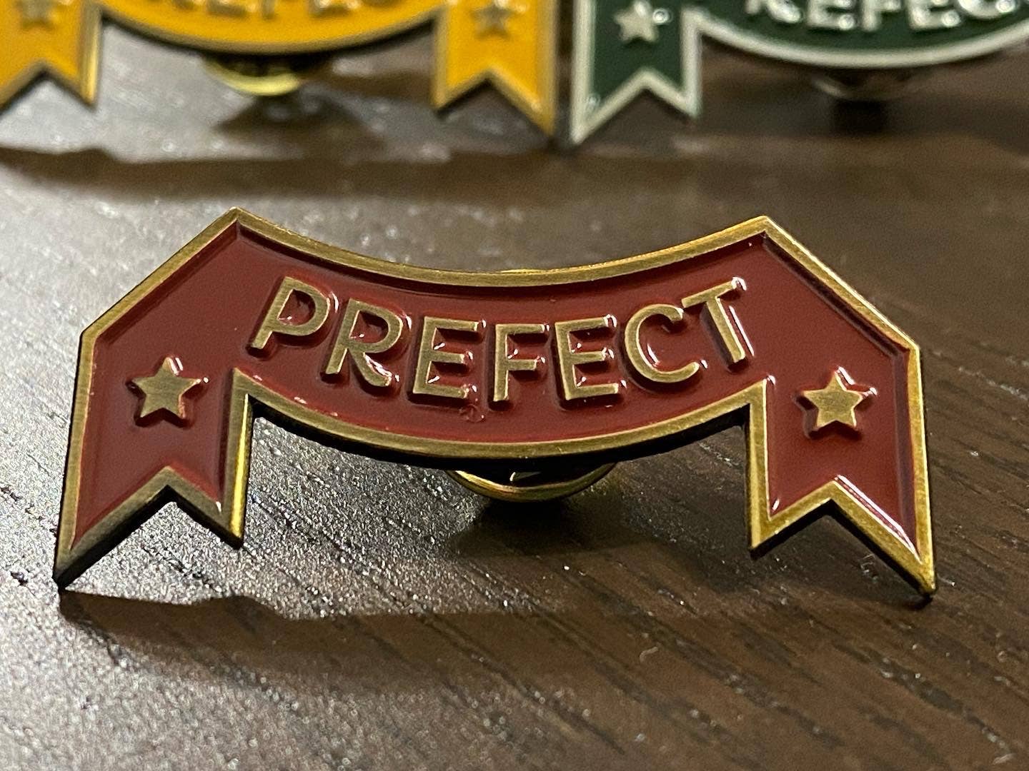 The Witch's Cabin - Venta al por mayor Botón/prendedor - Pin vintage Prefecto Hogwarts  Harry Potter0