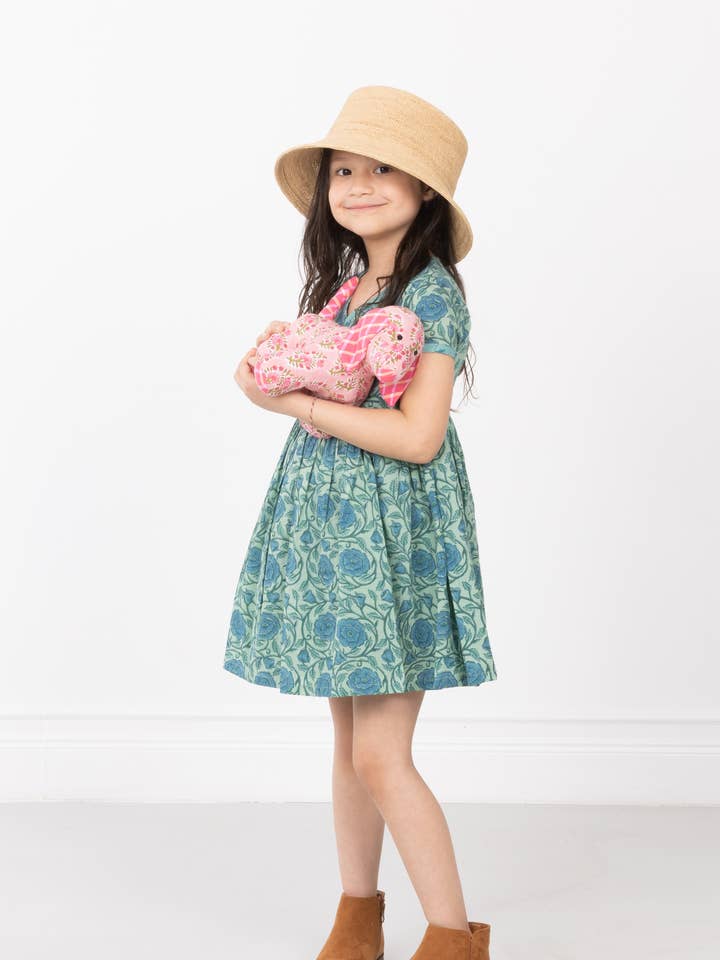 Robe portefeuille Rose Sarcelle – Robe portefeuille pour enfants imprimée à la main pour la vente par Curiosity