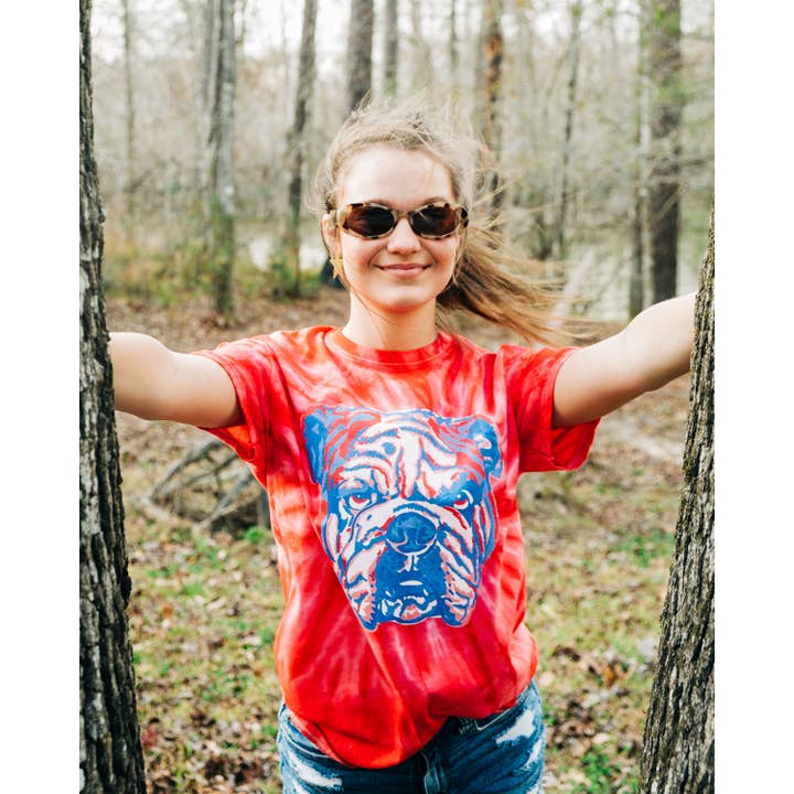 T-shirt graphique superposé en forme de mascotte de bouledogue pour la vente par Pink House On River Road