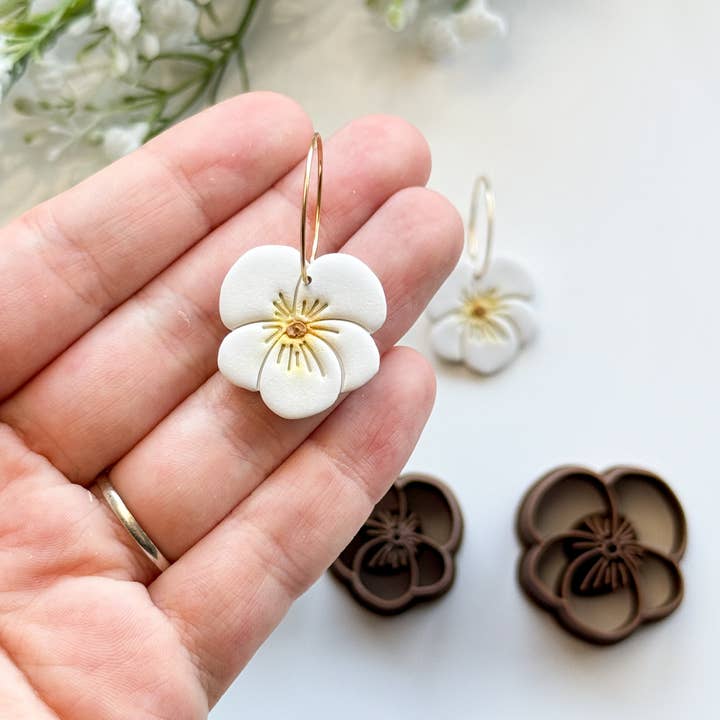 Stiefmütterchen-Blume Frühling Polymer-Ton-Ausstecher und andere Ergebnisse für spring pfannen im Großhandel. Kostenlose Rücksendungen und 60-Tage-Zahlungsziel auf Faire im Trend auf Faire.