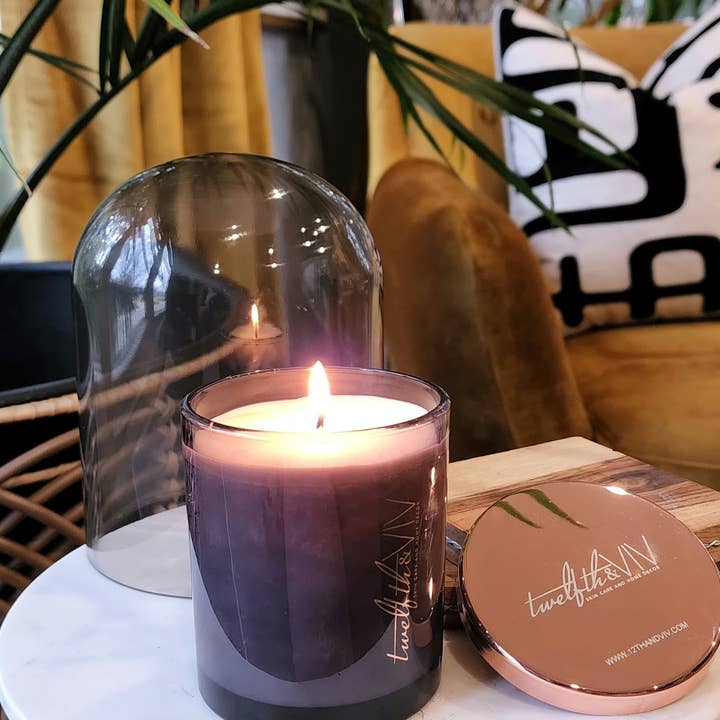 Thé Blanc pour la vente par 12th and ViV LLC