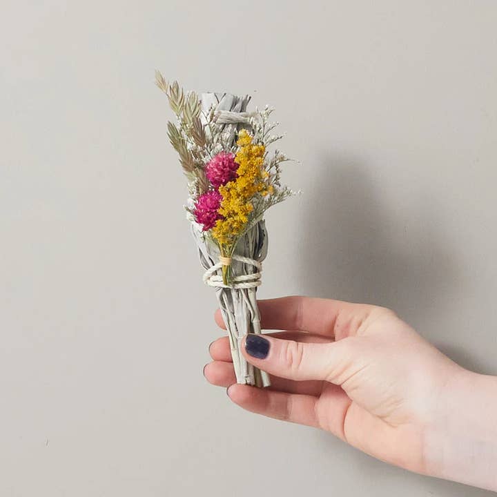Right Side Hand – wholesale Sage bundle – White Sage Smudge Stick with Dried Flowers