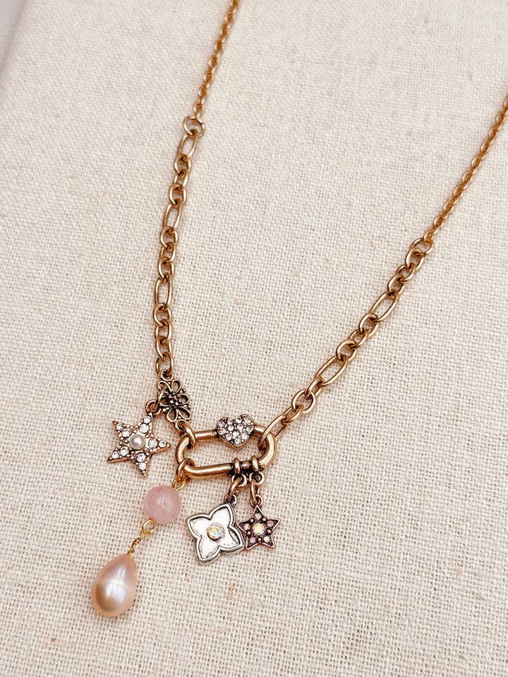 Colar Amuleto de Pedra Preciosa de Quartzo Rosa com Pérola – Ouro por atacado de Gracie Rose Designs