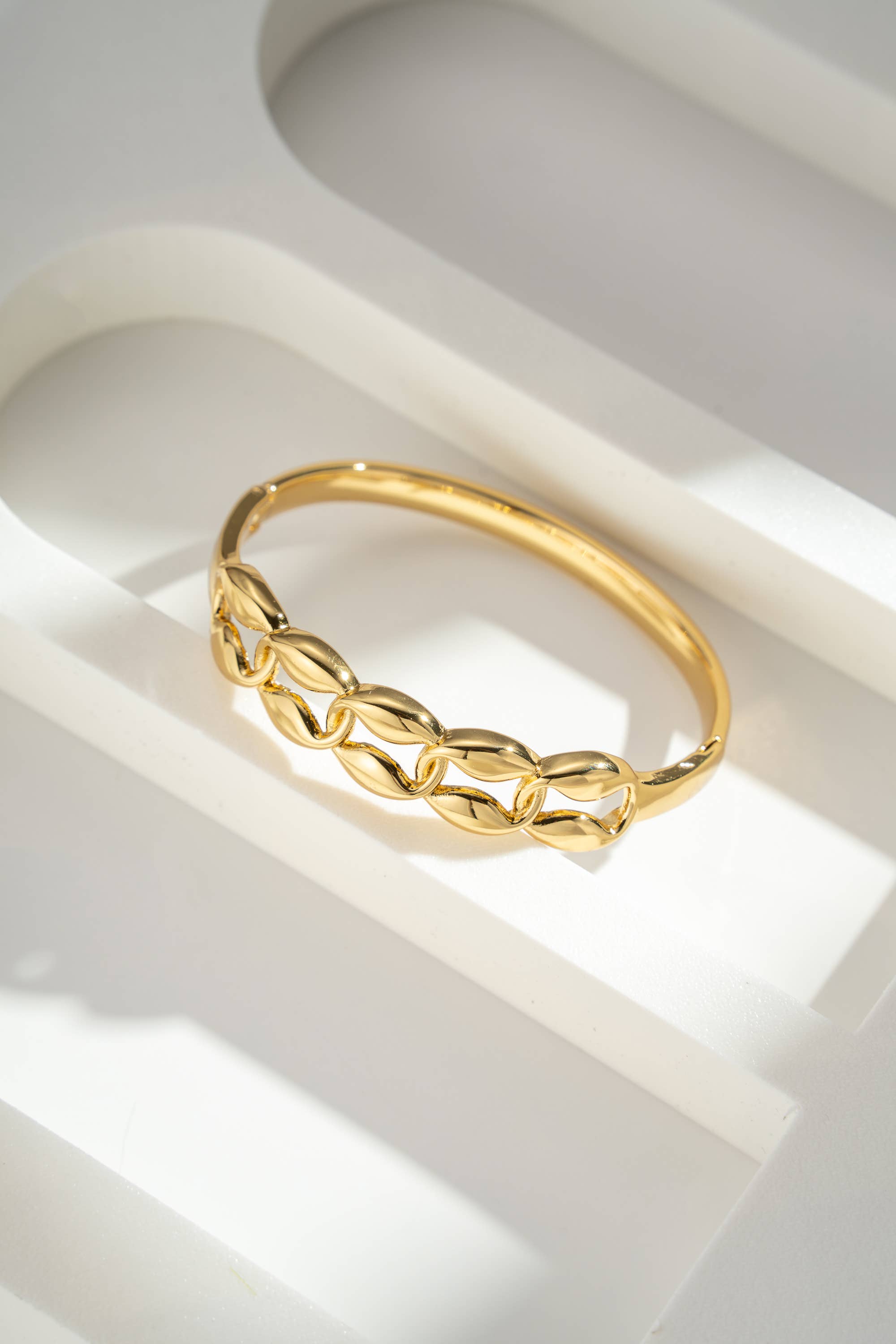 COSMOS - Wholesale Link & Chain Bracelet - Gold Steel Bracelet with Chic Oval Links Fashion Trend Parties1