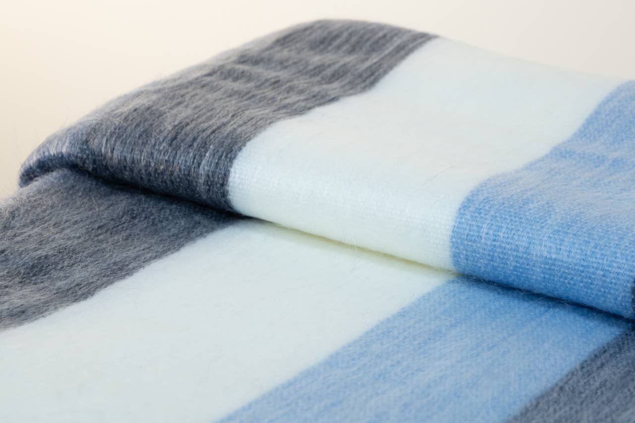 Amor ala Vida - Wholesale Throw Blanket - Alpaca Lap Blanket19