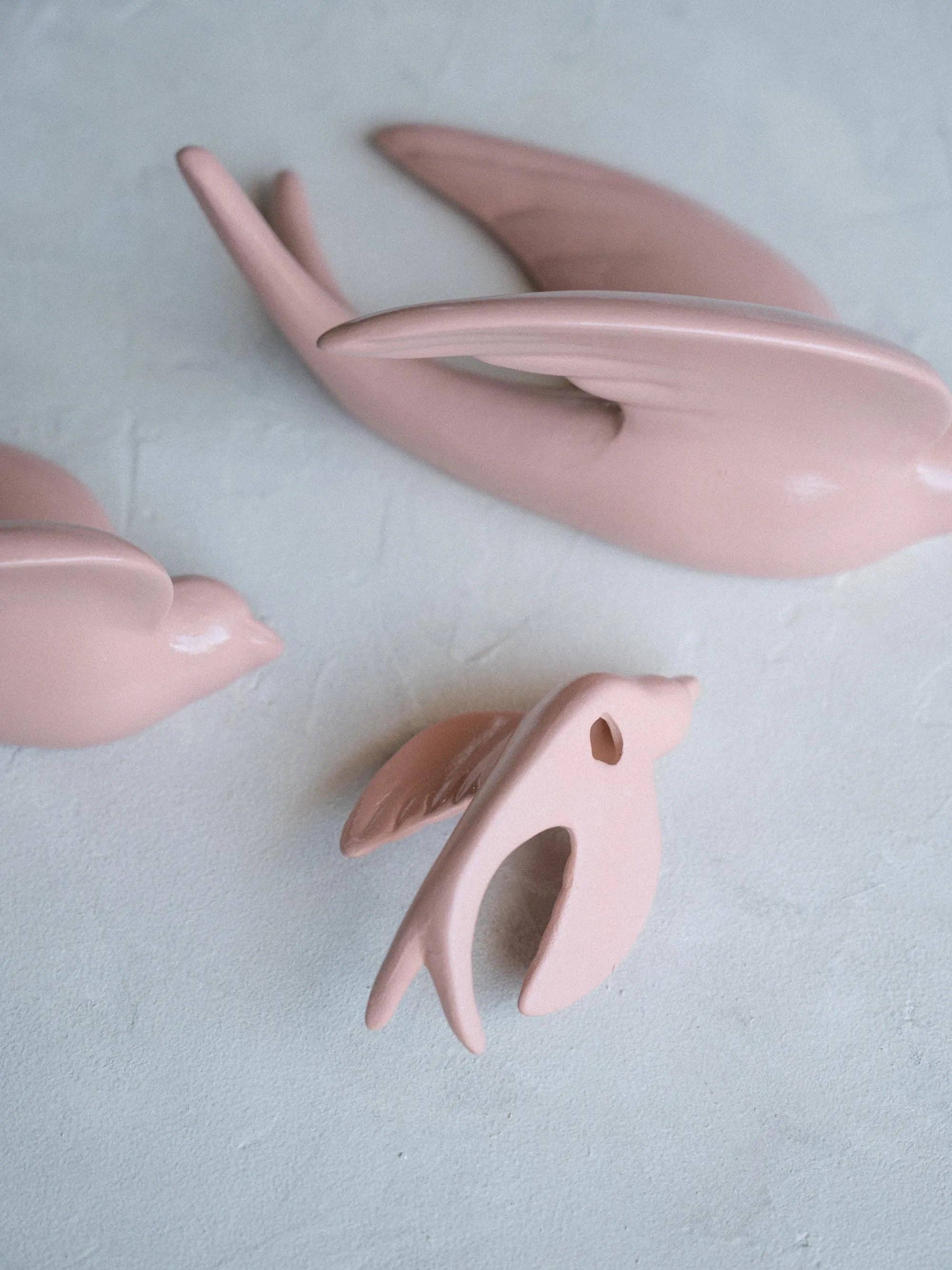 CerAmor Cerâmica – Großhandel 3D-Wandkunst – Satz von 3 bemalten Seitenschwalben6