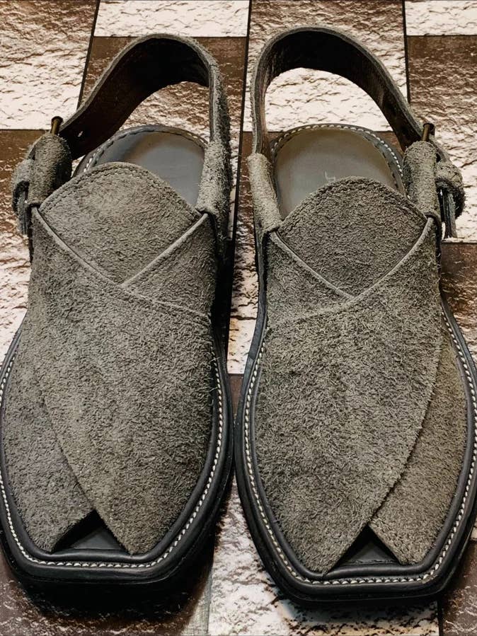Peshawari Chappal de tela texturizada gris para hombre para venta al por mayor de vintarust