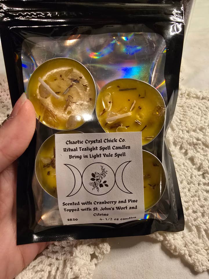 Ritual de Velita Traer Luz Hechizo de Yule para venta al por mayor de Chaotic Crystal Chick Co.