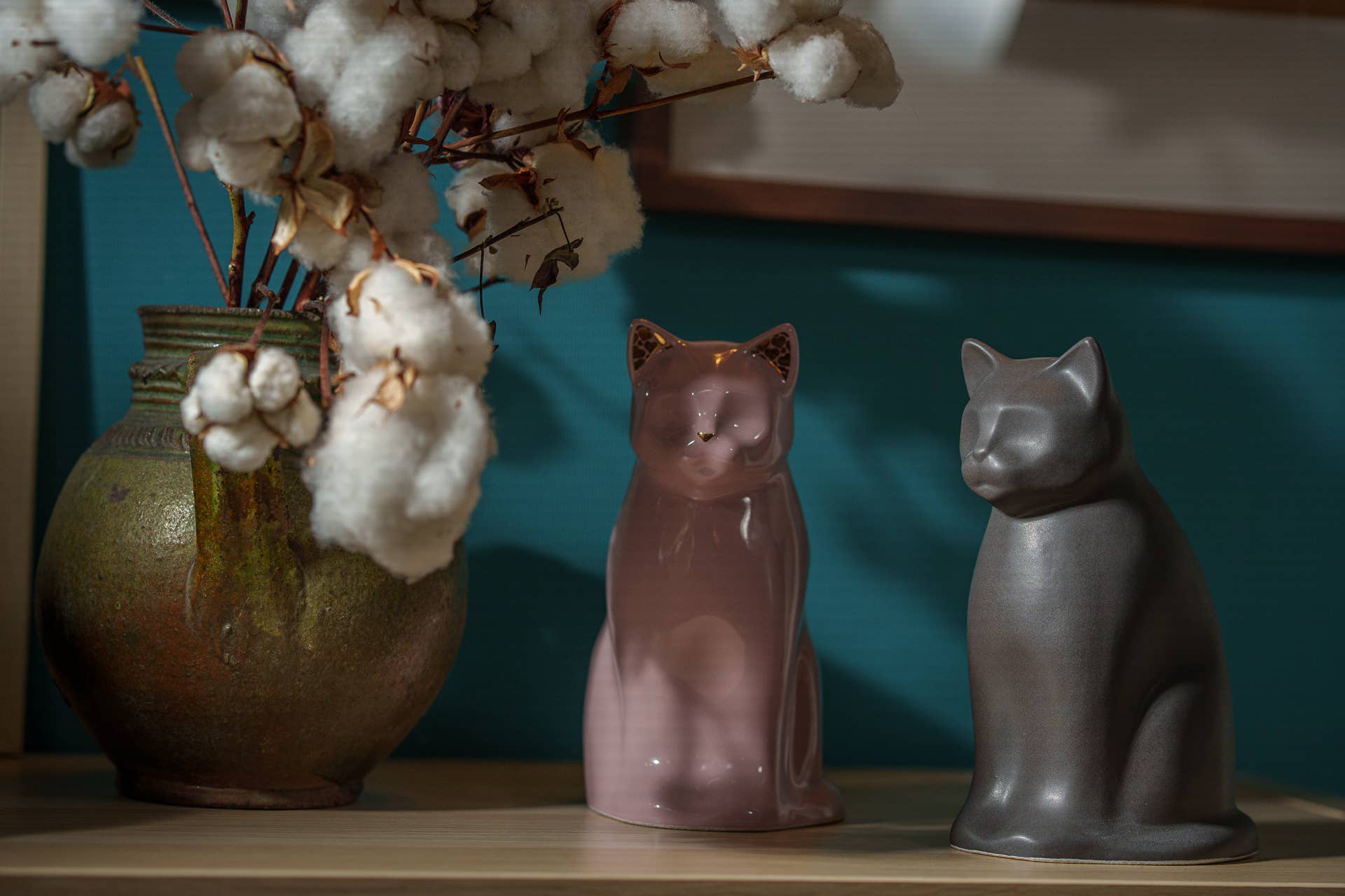 Pulvis Art Urns – Großhandel Haustier-Urne/Andenken-Box – "Meow" Tierurne für Katze – Schwarz | Keramik10