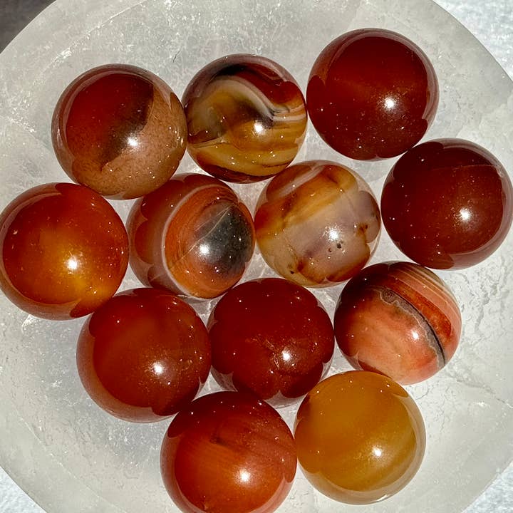 Sfere di Corniola | Sfere di Cristallo per la vendita all'ingrosso da parte di Liv Rocks