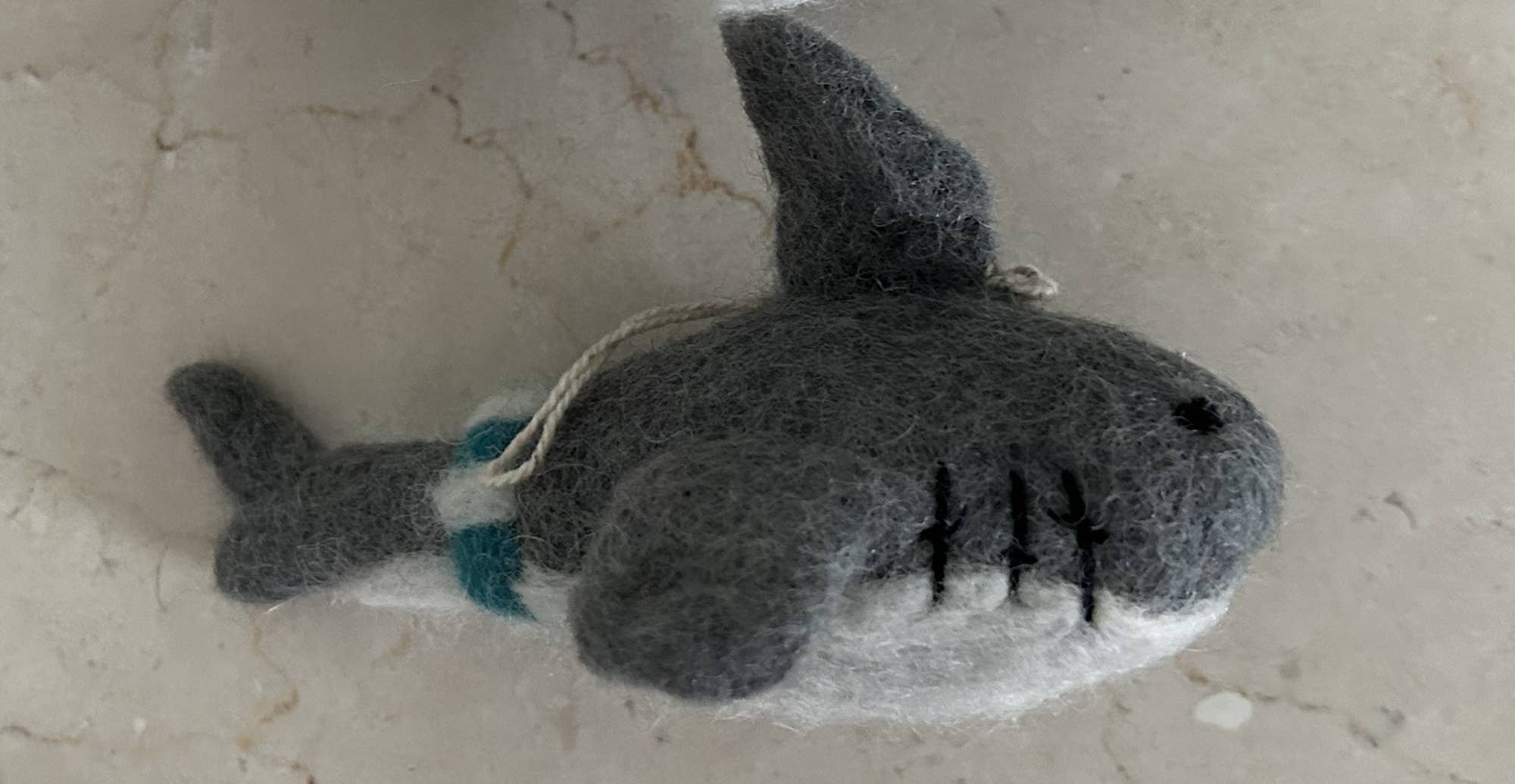 cerruti home – Ornamento por atacado – Ornamento artesanal de feltro “Shark in Buoy”7