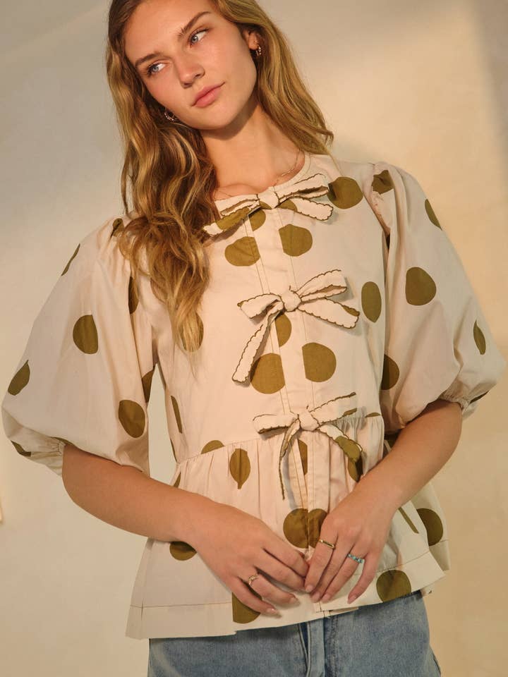 Blouse à manches bouffantes imprimée à pois pour la vente par Oddi