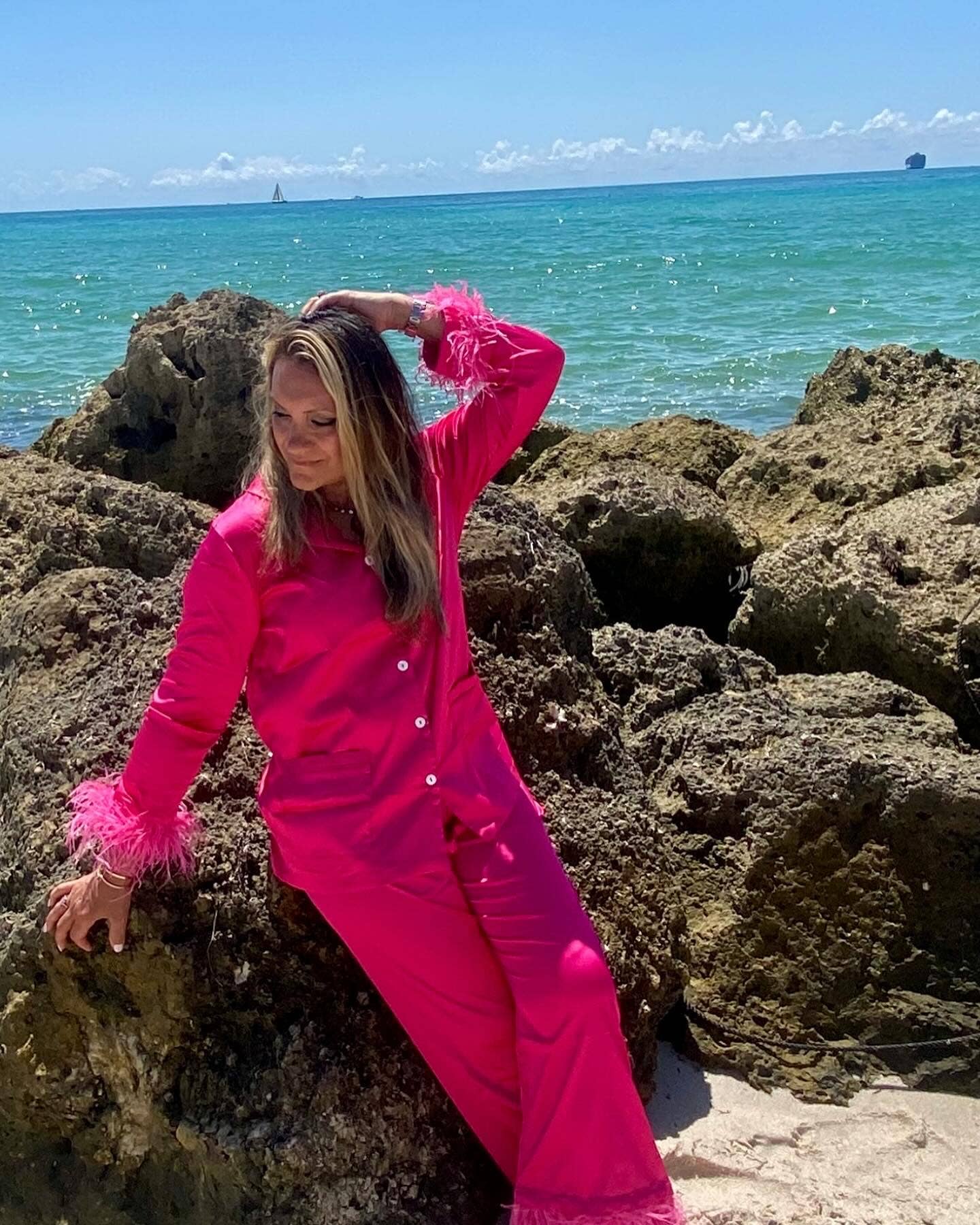 Plume AF Design - Vente Haut et bas de pyjama – femme - Pyjama extensible en satin avec garniture en plumes d'autruche amovible22