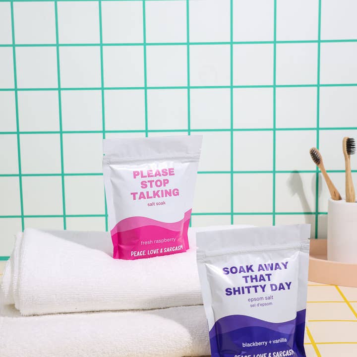 Peace, Love and Sarcasm - Venta al por mayor Gel/espuma de baño - Sumérjase en ese mal día de baño con sal de Epsom5