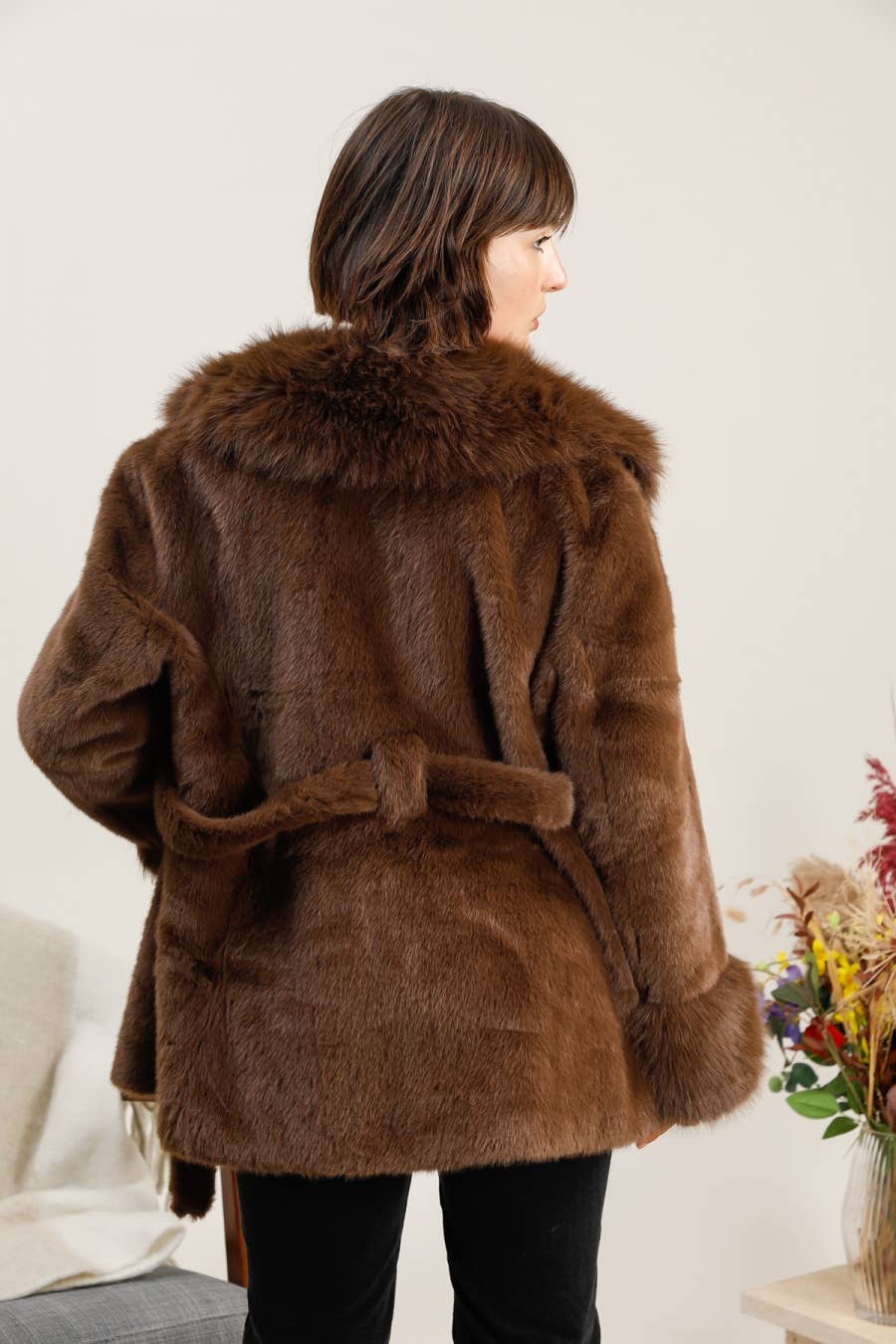 Attrait Paris - Wholesale Fur/Faux Fur Coat - Women's - Belted faux fur coat with oversized collar7