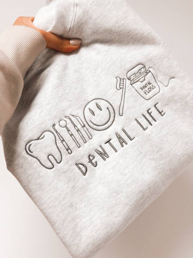 Broderad Dental Life Icons Crewneck för wholesale av Johnson Livings LLC