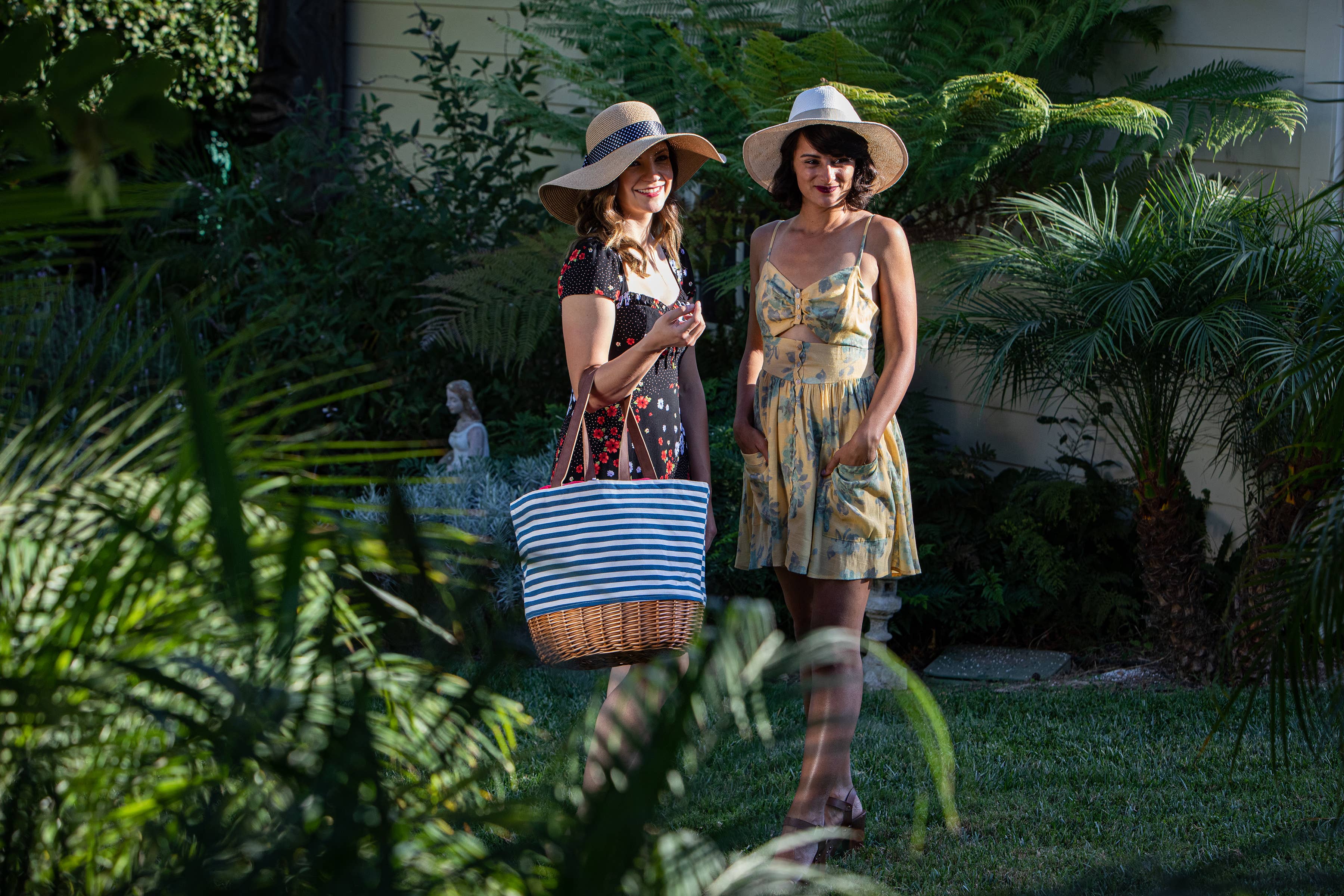 Picnic Time Family of Brands - Vente Tote bag – femme - Tote en toile Coronado et panier en osier, (bleu marine et blanc)6