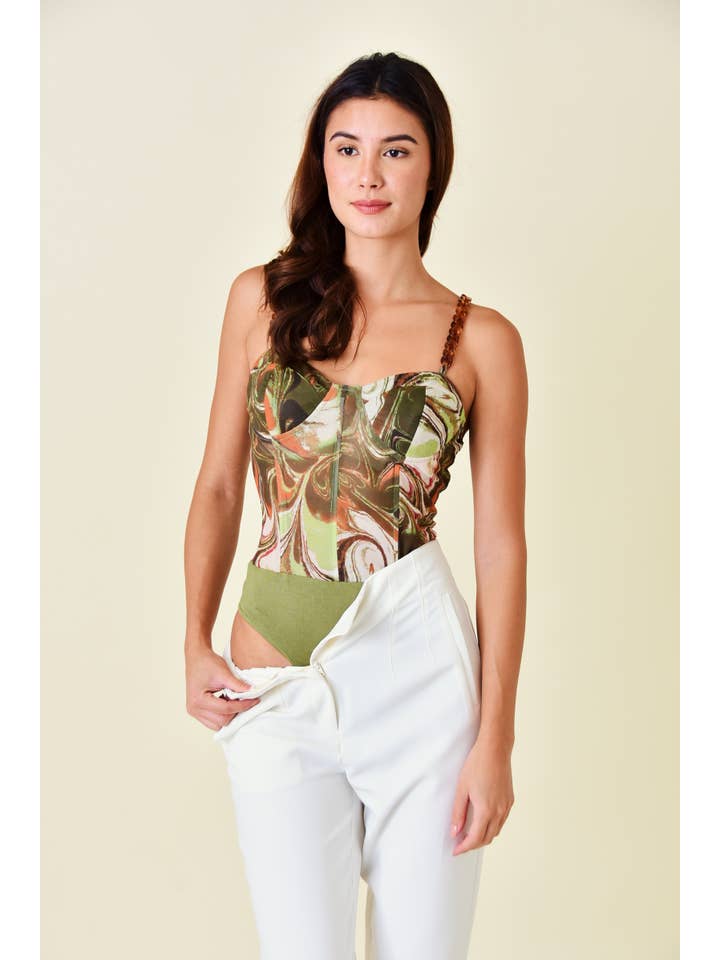 OLIV MULTI ABSTRAKT TRYCK AKRYL KEDJEBAND BODYSUIT-PI5677FO för wholesale på Faire1