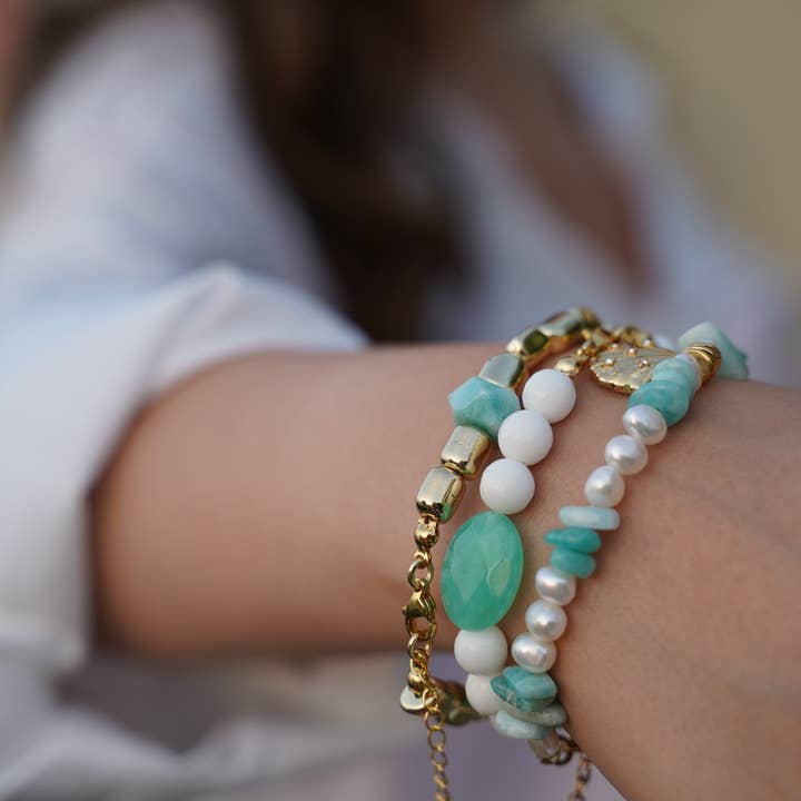 OE! - Wholesale Beaded/Pearl Necklace - Capri light -Bracelet made of white crystals and chrysoprase