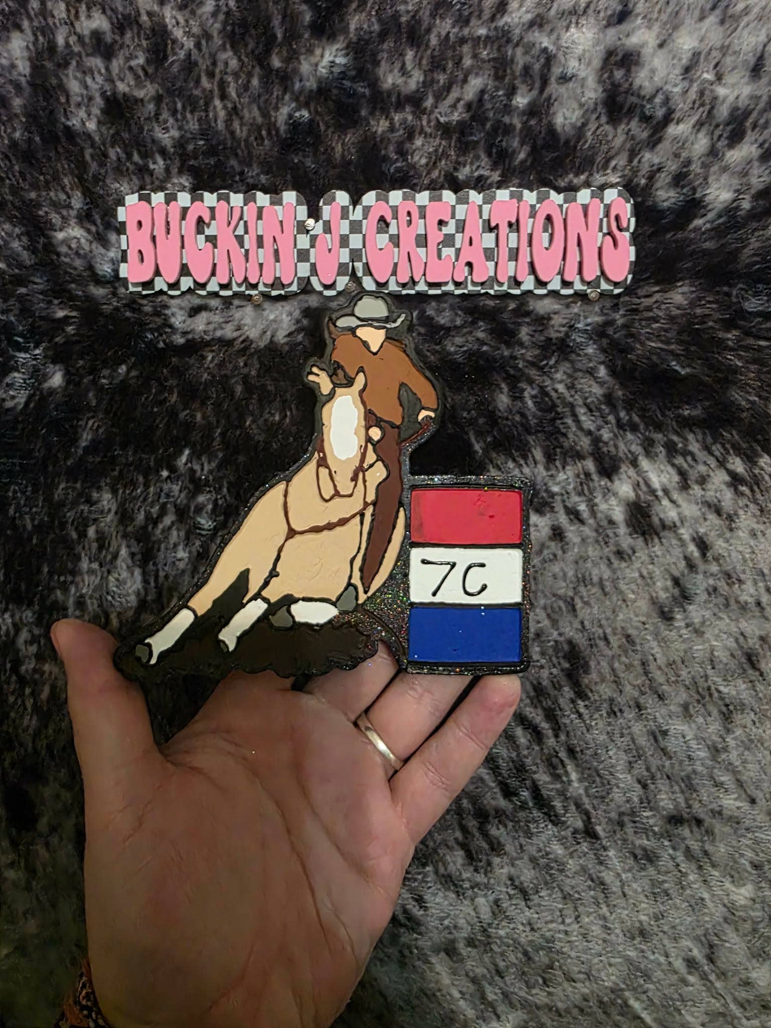 Buckin J Creations - Vente Désodorisant pour voiture – femme - Désodorisant de voiture fait main pour coureur de baril1