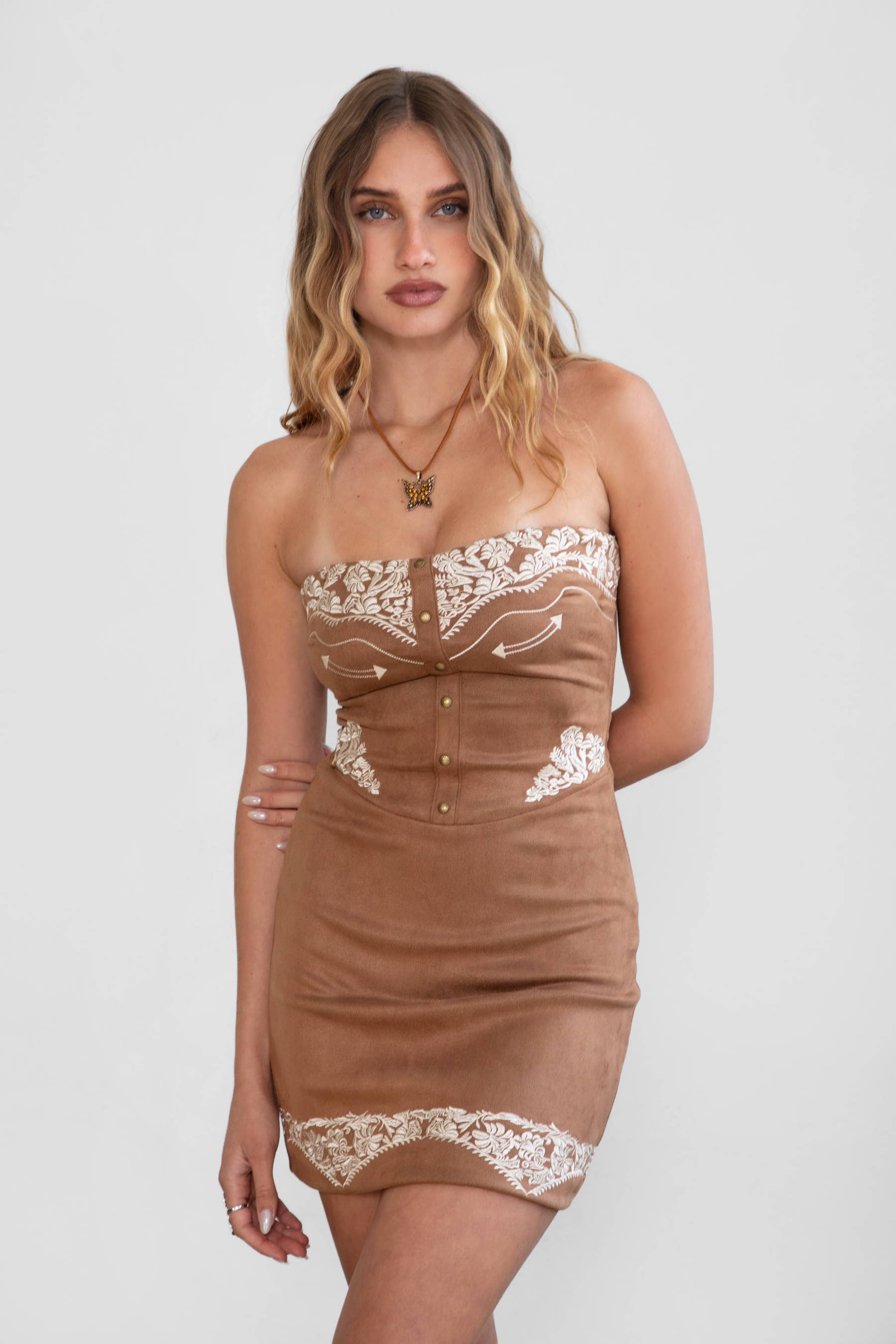 TICTOC – Großhandel Kleid – Damen – LAREDO Besticktes Wildleder-Minikleid12